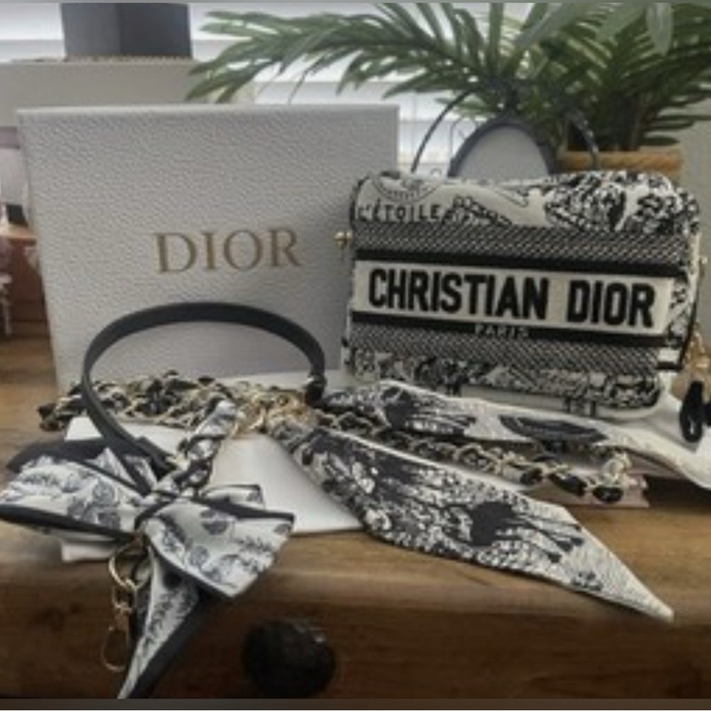 DIOR Beauty Cosmetic Bag Converted to Crossbody; Includes 2 Straps - Picture 3 of 6